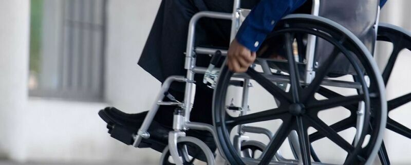 В Пензе инвалид-колясочник приделал к балкону собственный лифт