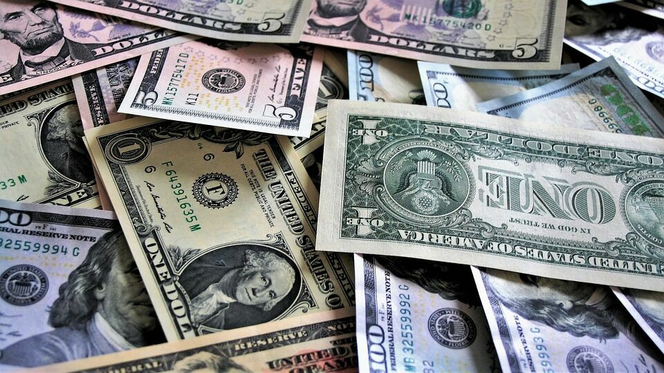 Самая крупная статья расходов: Минфин ставит рекорды в скупке валюты