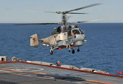 Палубный вертолет Ка-27 совершил жесткую посадку на острове в Арктике
