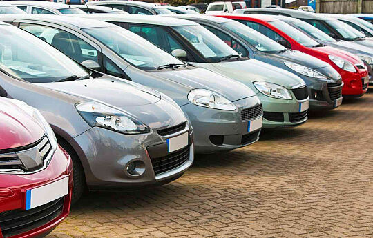 Продажи легковых автомобилей снизились в августе на 17%