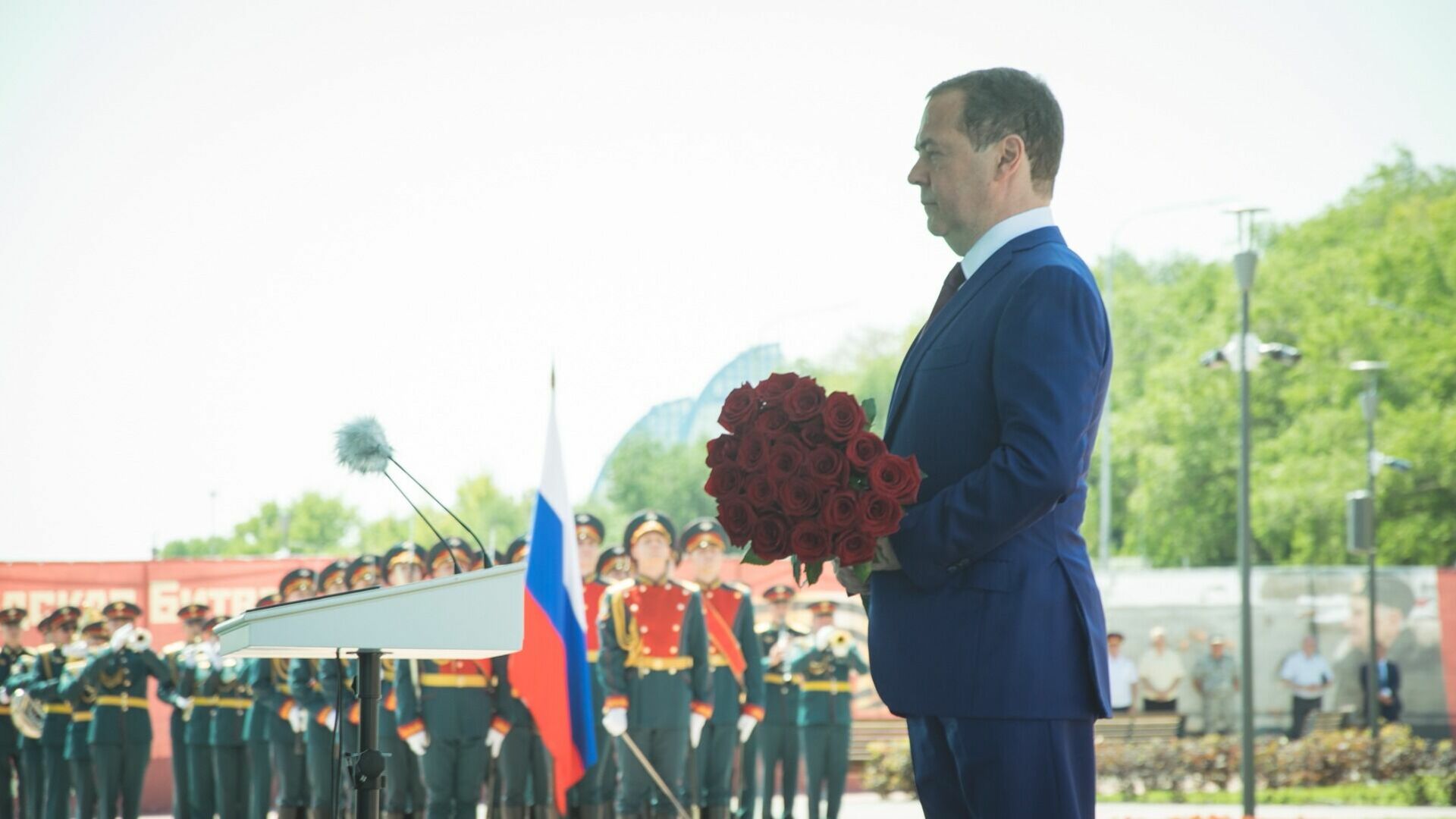 Кривые зеркала экс-президента, или что происходит с Дмитрием Медведевым?
