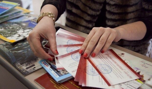 Чиновники из Черной речки потратили 1,5 млн рублей на бесплатные билеты