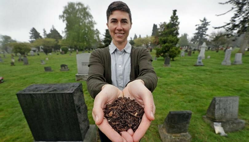 «...И в прах обратишься»: в США планируют превращать человеческие останки в компост