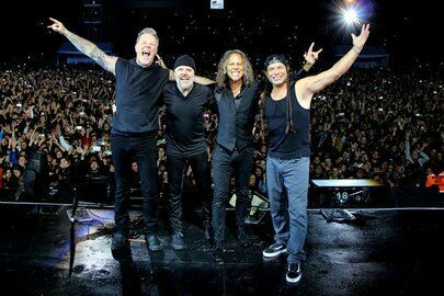 Metallica исполнила "Группу крови" на концерте в Москве (ВИДЕО)