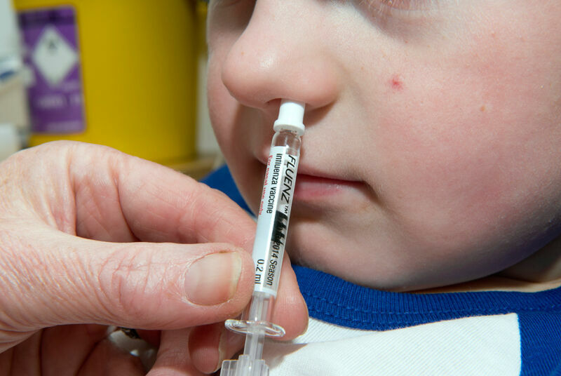 В центре Гамалеи начали испытывать вакцину от коронавируса в виде капель для носа