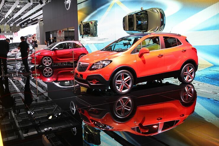 Продажи новых легковых машин и LCV в РФ в июне сократились на 12,5%