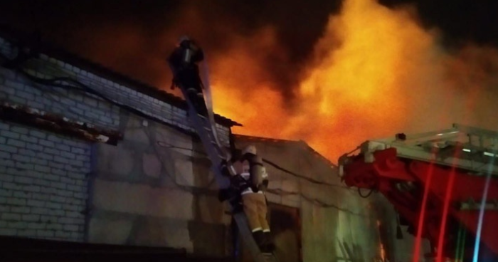 На складе с дробью в Волгограде вспыхнул пожар (ВИДЕО)
