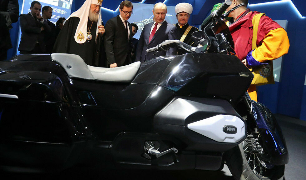 Мотоцикл проекта "Кортеж" попадет в спецгараж Путина в 2019 году