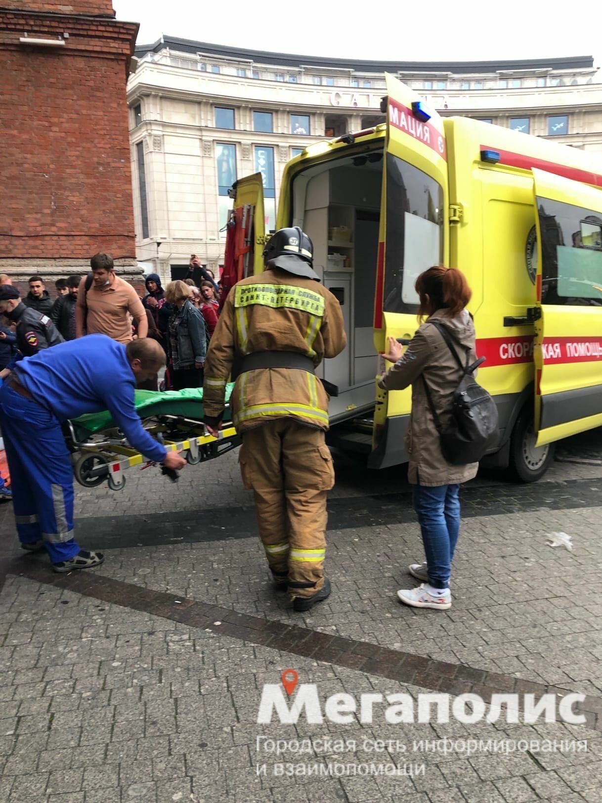 Житель Санкт-Петербурга поджег себя у торгового центра