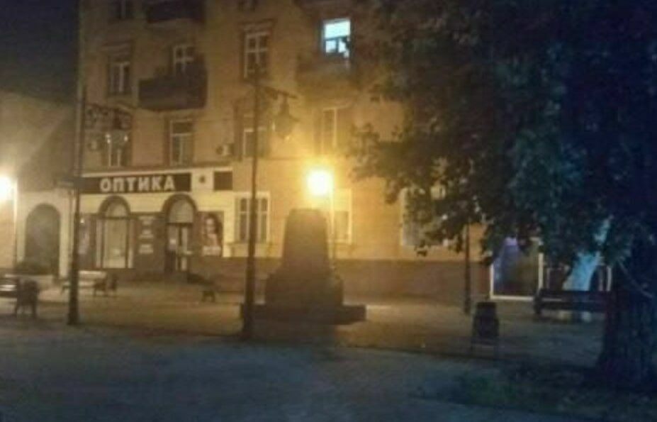 Фото дня: из Херсона вывезли памятник Суворову