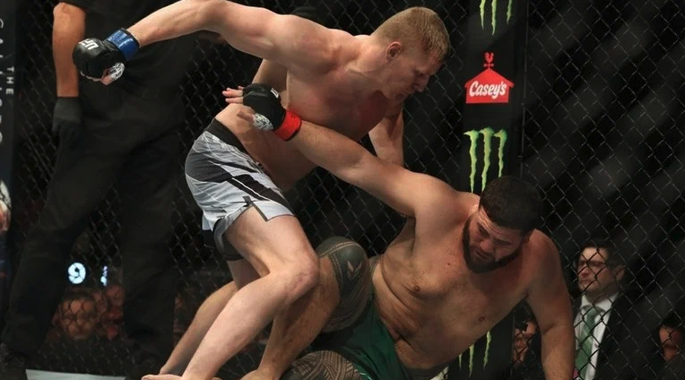 Сергей Павлович нокаутировал австралийца Тая Туйвасу на турнире UFC в Орландо