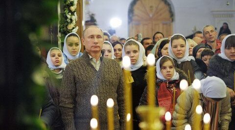 Путин принял участие в рождественской службе в храме под Воронежом