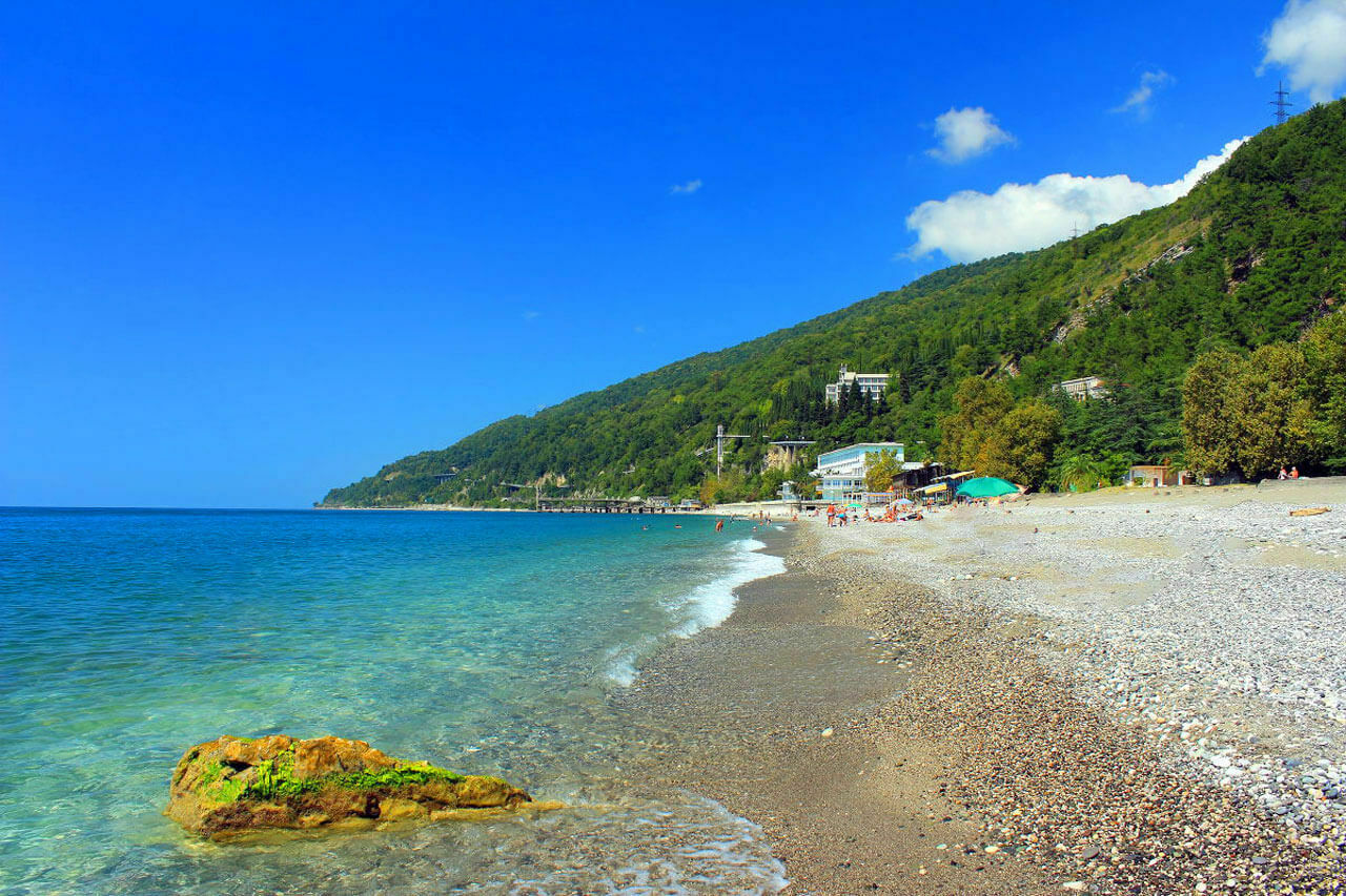В АТОР назвали Абхазию самым дешевым направлением для пляжного отдыха в сентябре