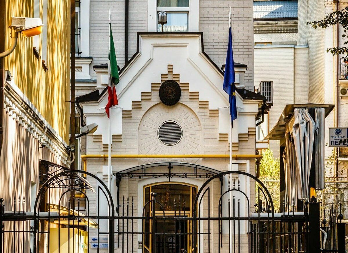 Итальянское посольство призвало сограждан немедленно покинуть Украину