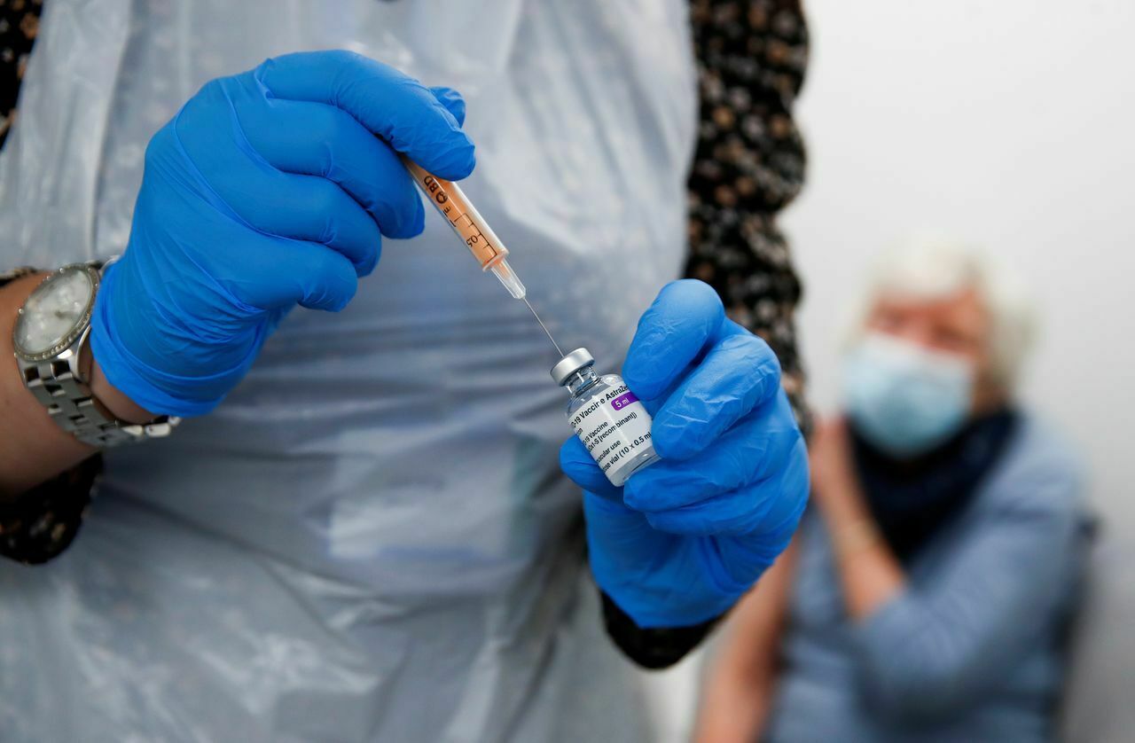 Офтальмологу в Сингапуре ошибочно ввели пять доз вакцины Pfizer