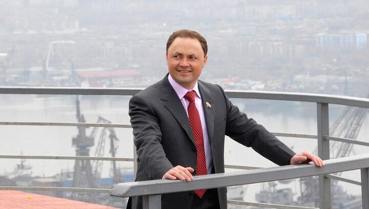 Мэра Владивостока заподозрили в помощи бизнесу родственников