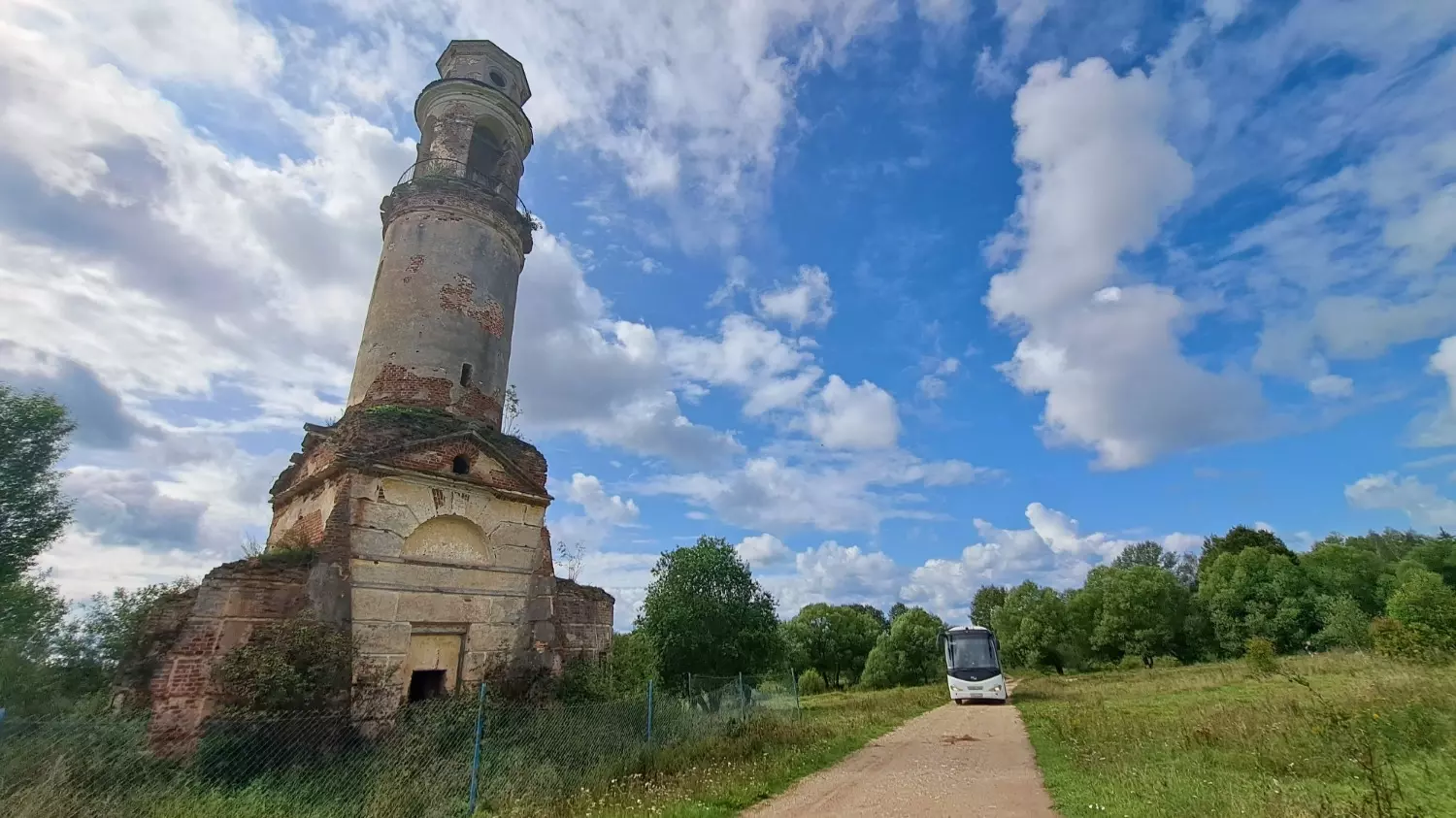 Тверская "Пизанская башня" - падающая колокольня при Казанском храме.