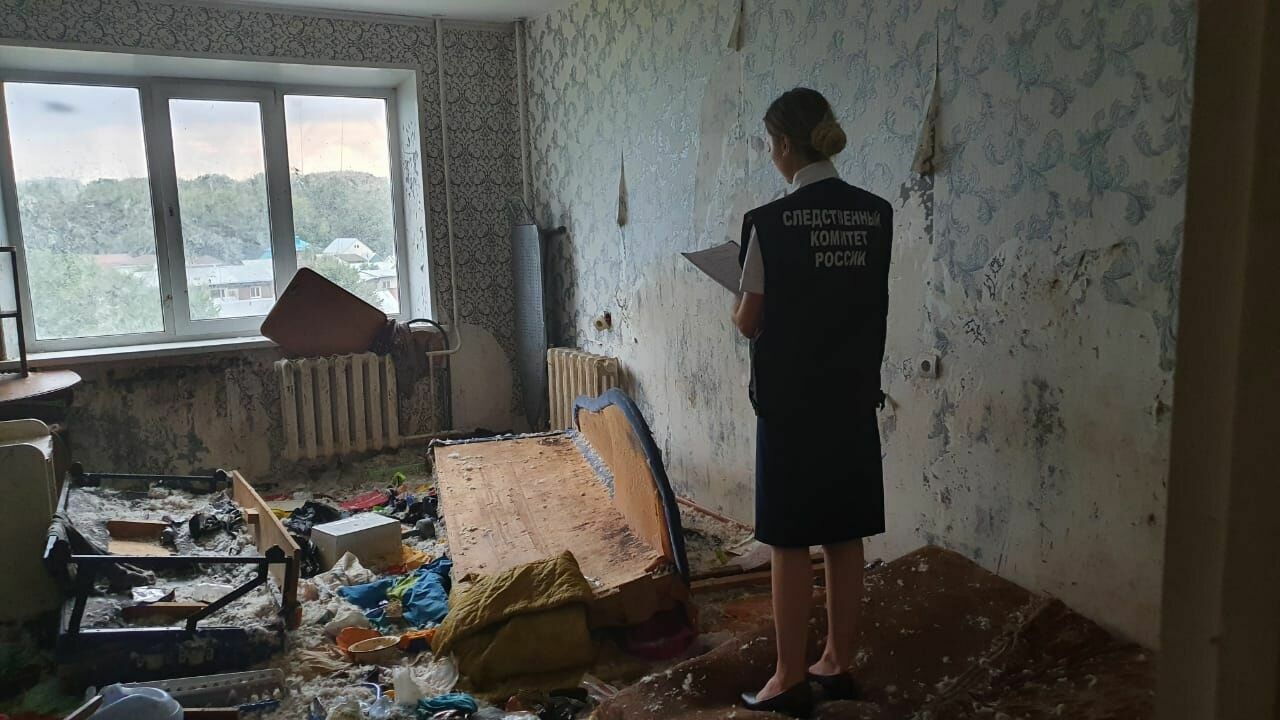 СК предъявил обвинение жительнице Ульяновска, бросившей детей в захламленной квартире