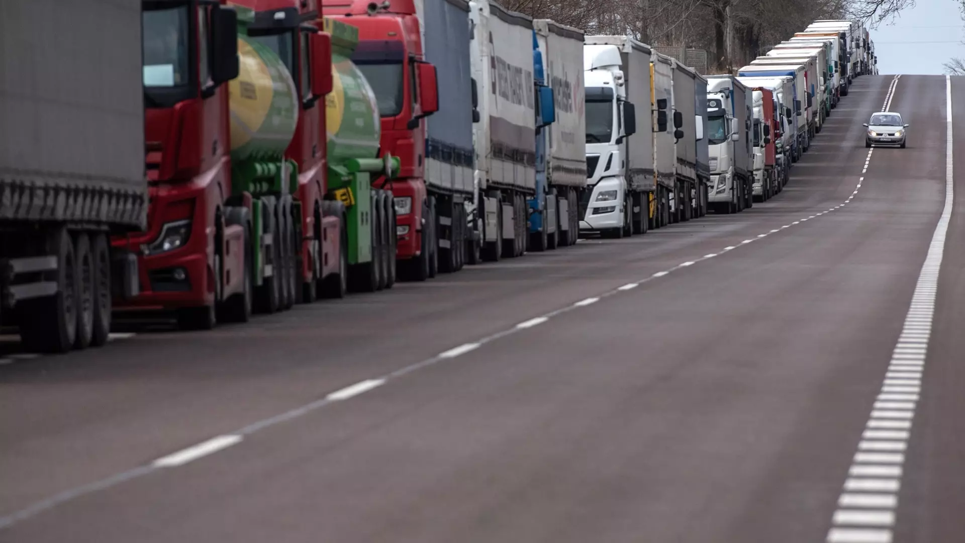 Въезд грузовиков в Россию со стороны ЕС на некоторых направлениях с марта 2024 года существенно осложнился