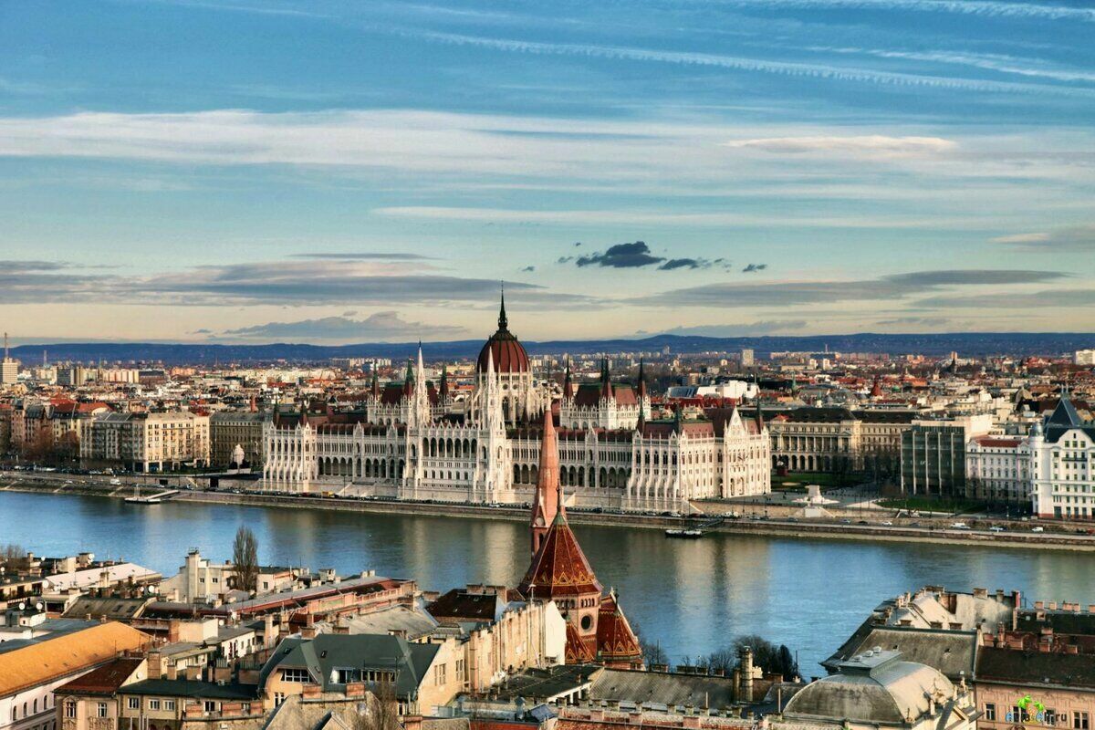 Венгрия ограничила число выдаваемых виз россиянам