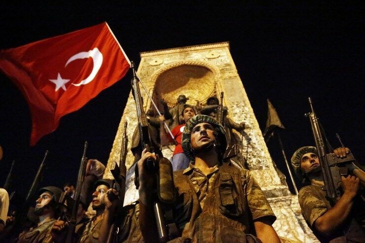 Арестованы 130 военных, участвовавших в попытке переворота в Турции