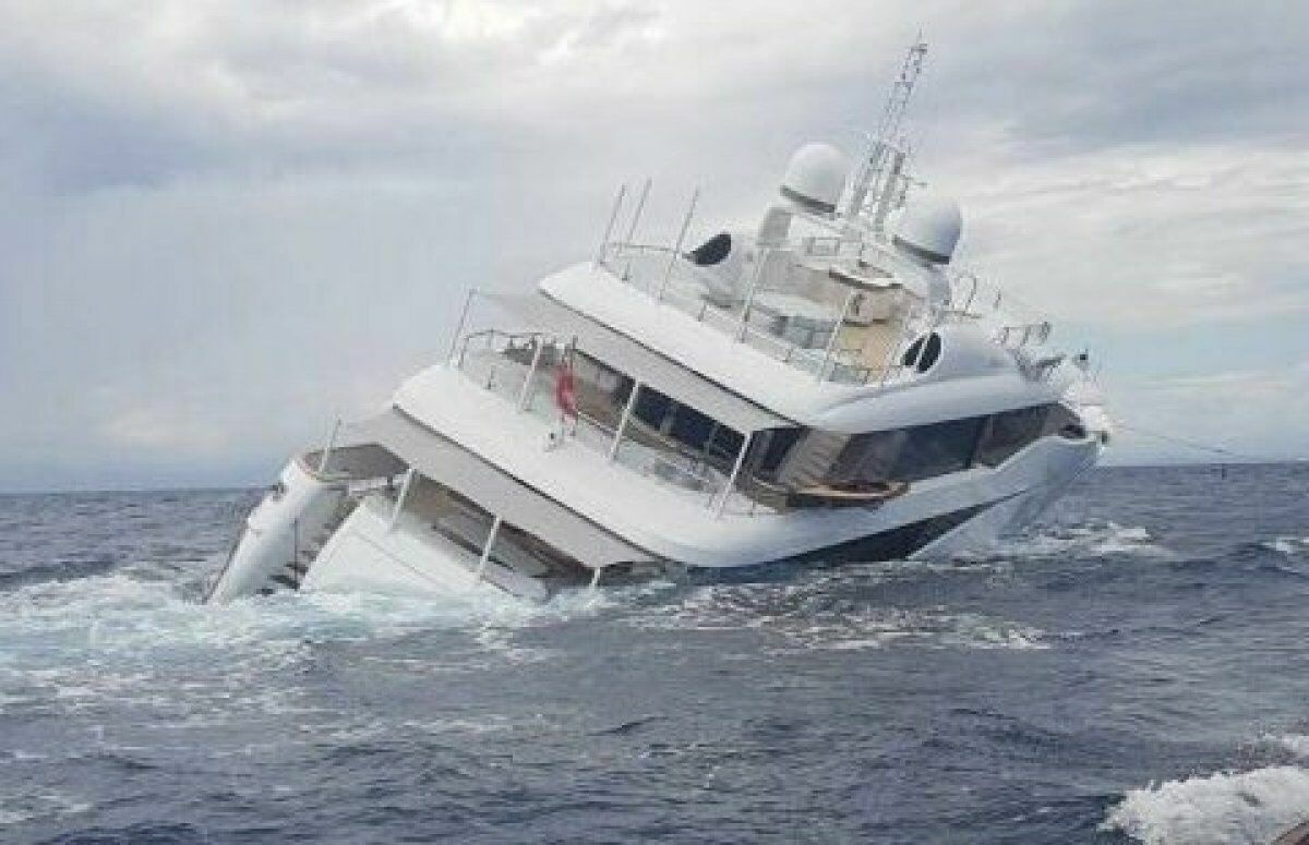СМИ сообщили о затонувшей яхте бизнесмена Геннадия Айвазяна
