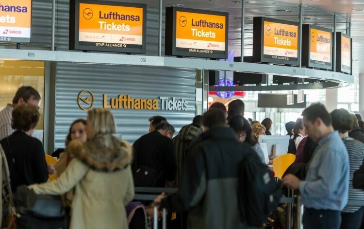 Lufthansa предупредила об отмене рейсов из-за забастовок в аэропортах