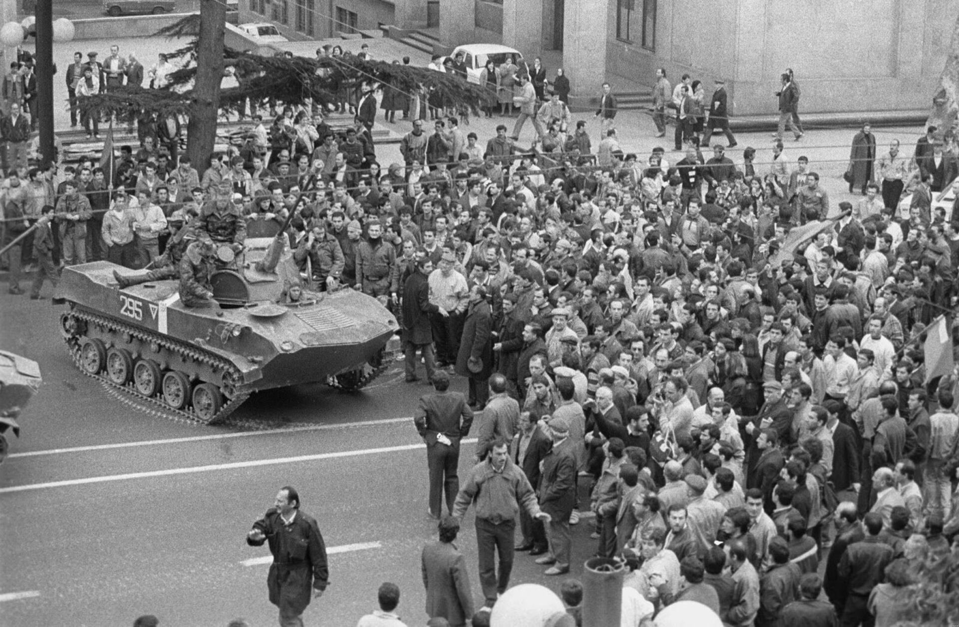20 января информация. Тбилиси 1989 разгон демонстрации. 9 Апреля 1989 года в Тбилиси. Советская армия в Баку 1990.