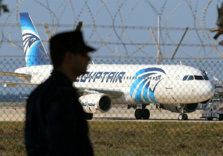 Власти Кипра ведут переговоры с угонщиком пассажирского самолета