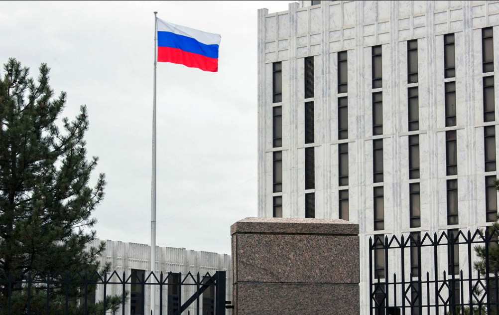 27 сотрудников российского посольства в США покинут Вашингтон