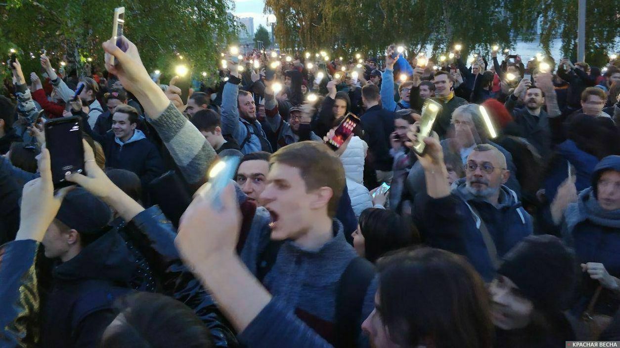 Протестуя против храма, Россия становится нормальной европейской страной