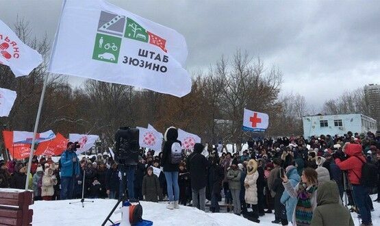По поводу закрытия московского роддома в Зюзино врачи и пациенты провели акции протеста и обратились к президенту.