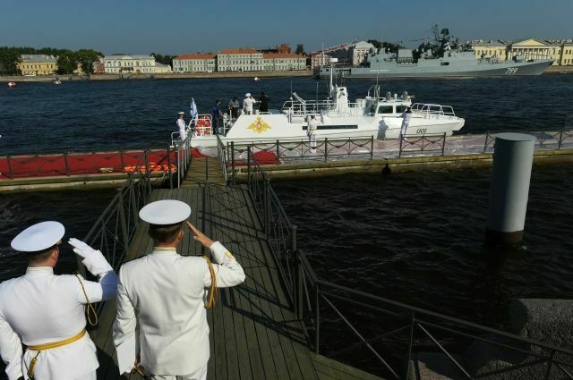 В Петербурге начался Главный военно-морской парад