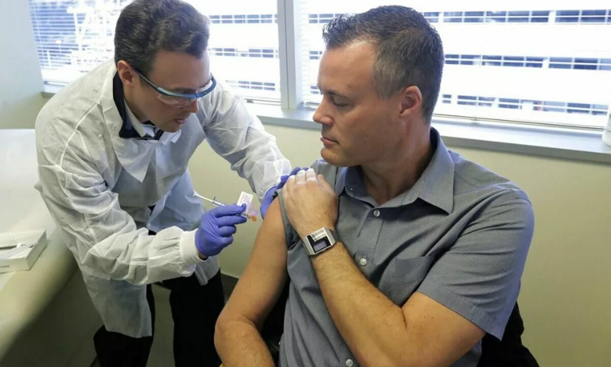 Доброволец - о вакцине «Спутник V»: «Не так страшна прививка, как чиновники!»