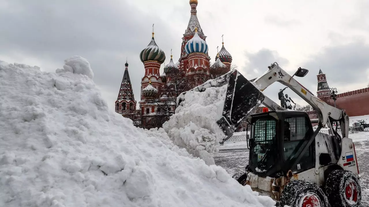 В ближайшие часы циклон принесет в европейскую часть России мощный снегопад