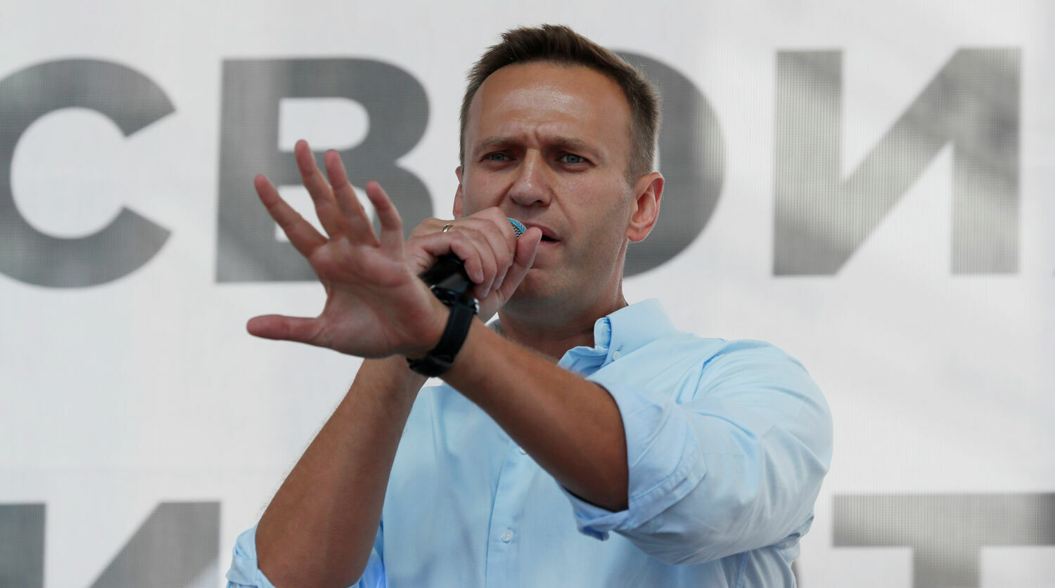 Следы «Новичка» обнаружили на бутылке Навального