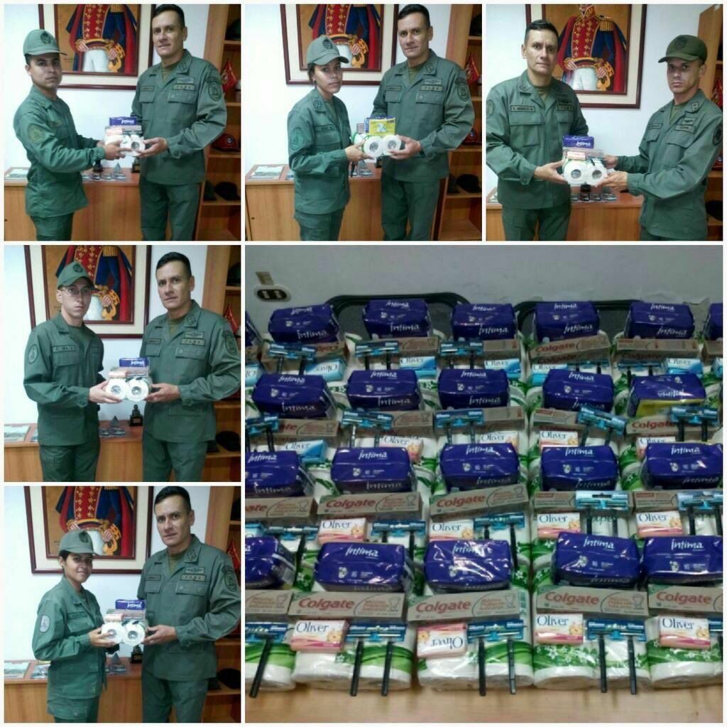 Забота о гражданах: Мадуро наградил военных комплектами туалетной бумаги