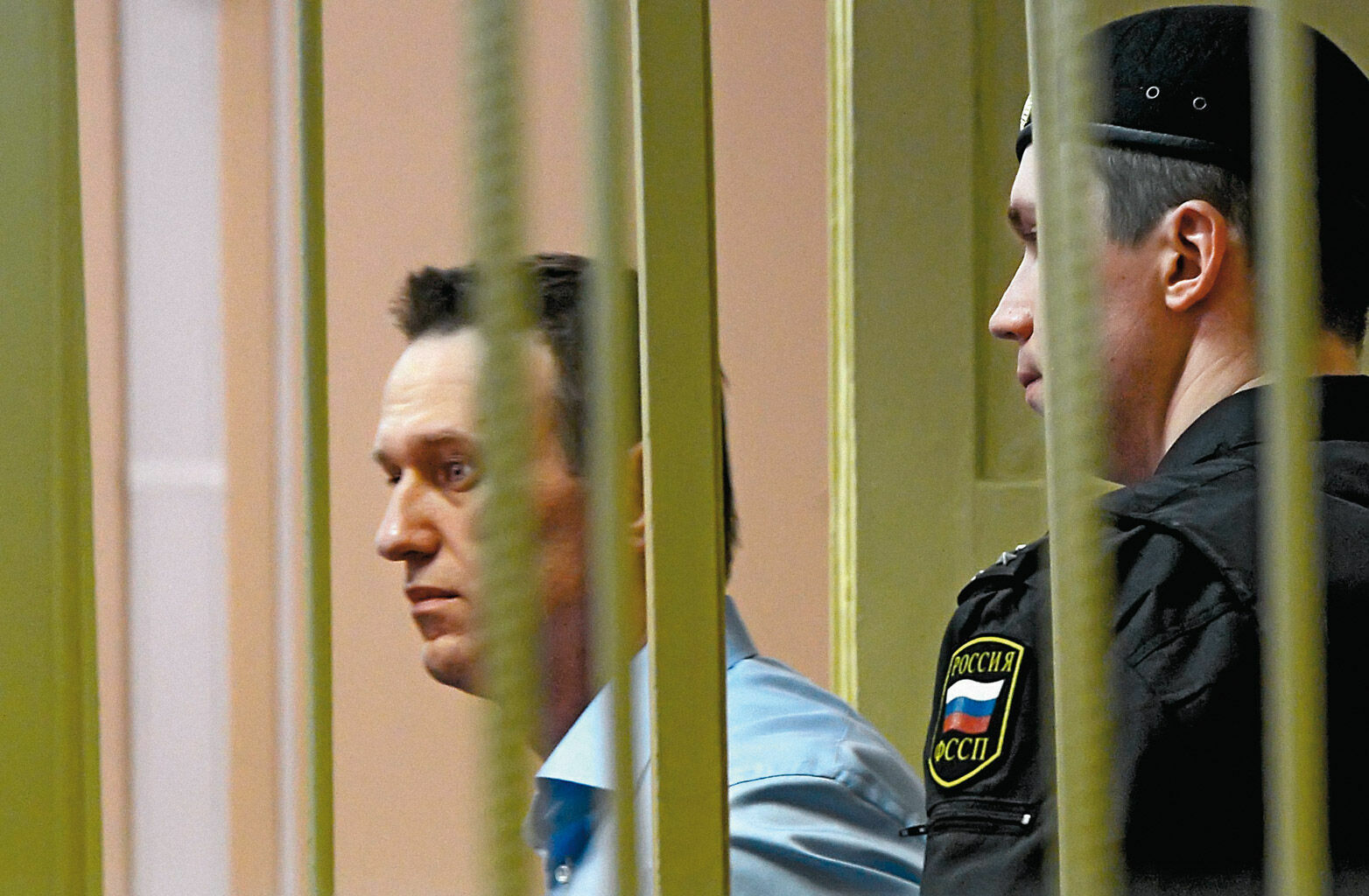 Приставы занялись поиском имущества Навального для взыскания 29 млн рублей