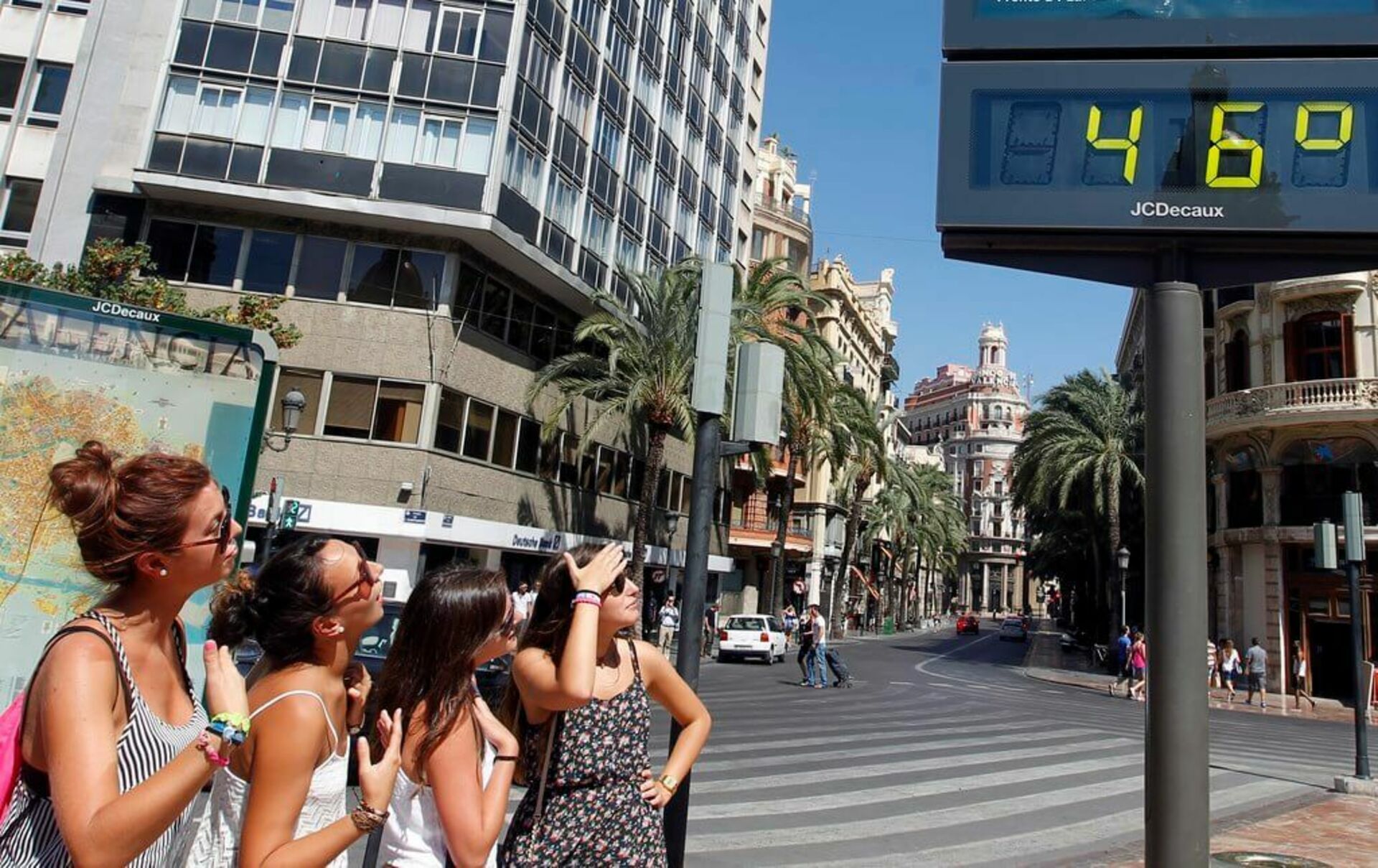 Самая жаркая страна в этом году. Аномальная жара в Испании. Мадрид жара. Жара в Барселоне. Жаркое лето в городе.