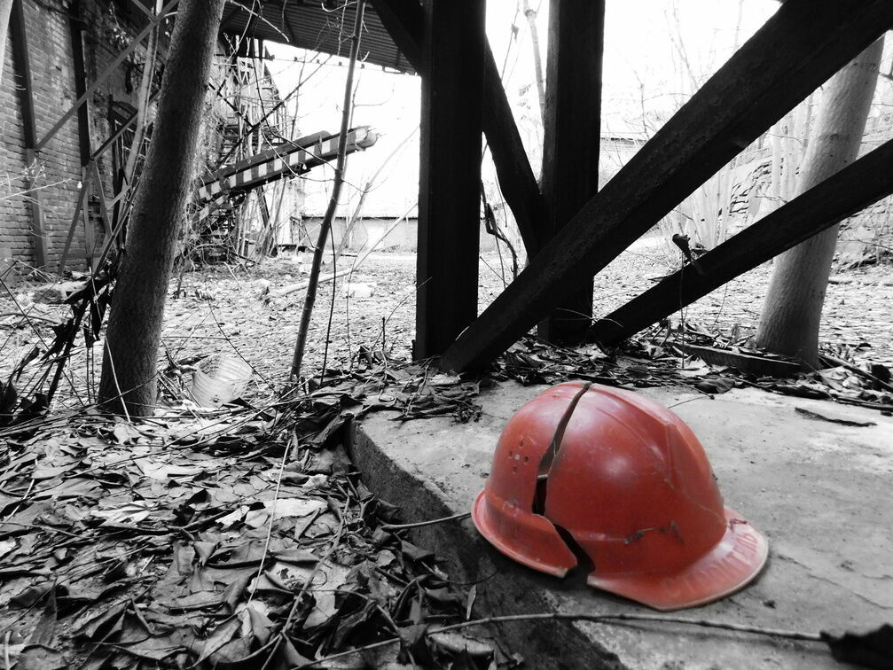 Свыше 40 шахтеров застряли под землей после обесточивания трех шахт в ДНР