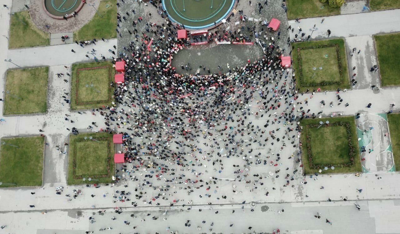 Митинг КПРФ в Новосибирске, где мэр-коммунист и  живет больше миллиона человек. Сколько тут митингующих? 
