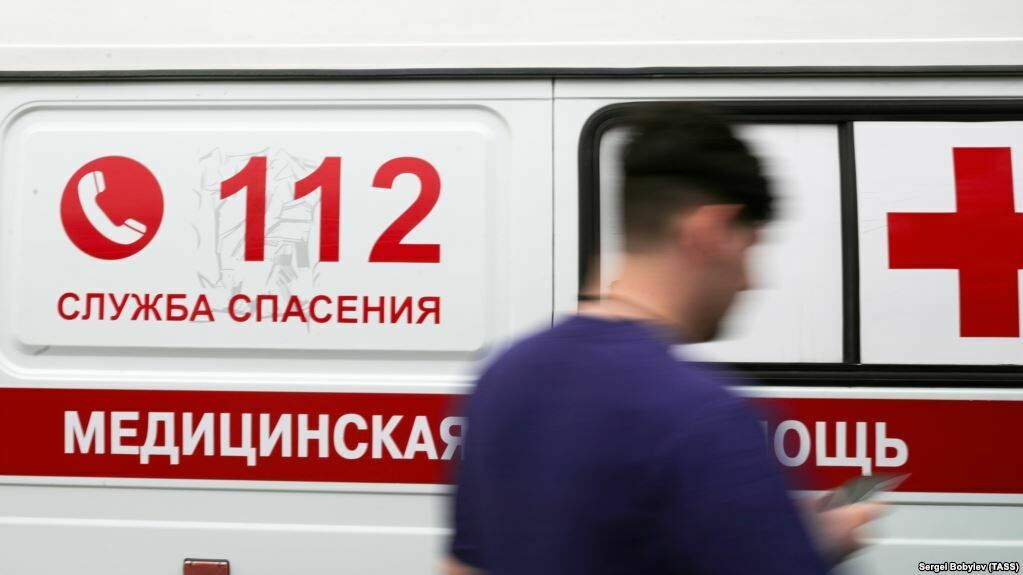 Во Владивостоке пьяный водитель сбил на остановке двух человек