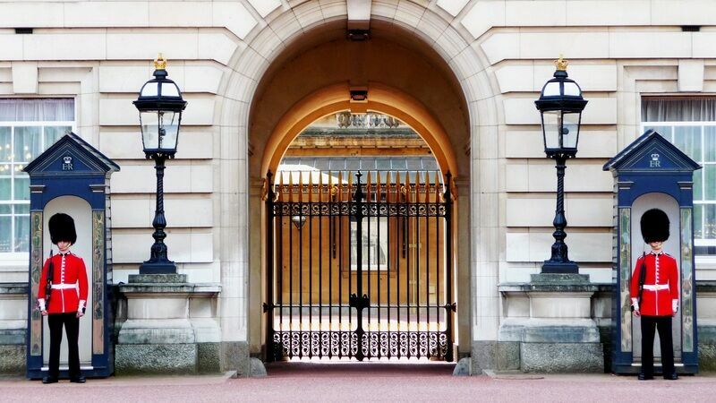 В Лондоне банкира отстранили от дел из-за кражи еды в столовой