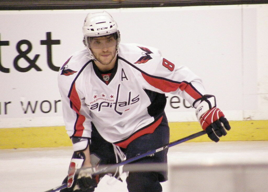 Овечкин стал третьим лучшим снайпером в истории НХЛ