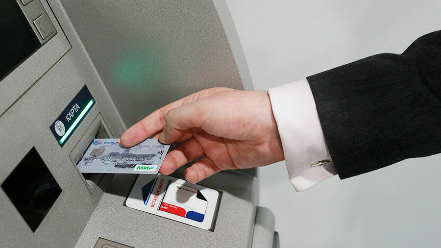 Банкам разрешили блокировать карты при подозрении на кражу