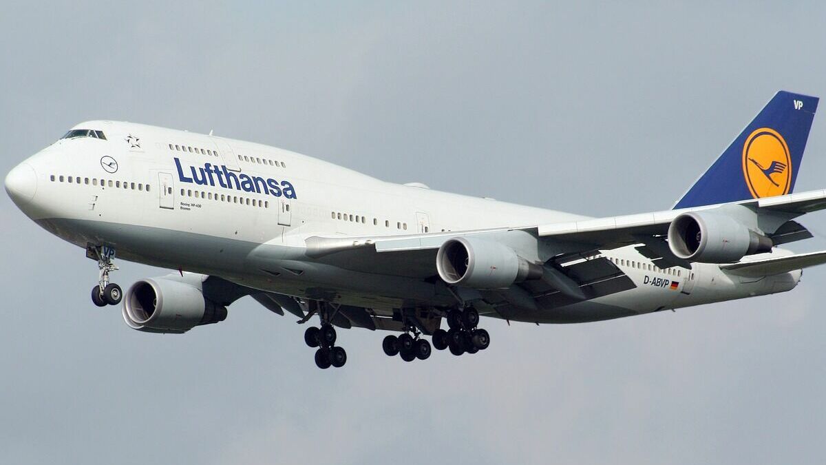 Немецкая авиакомпания Lufthansa отменила свыше 200 рейсов из-за IT-сбоя