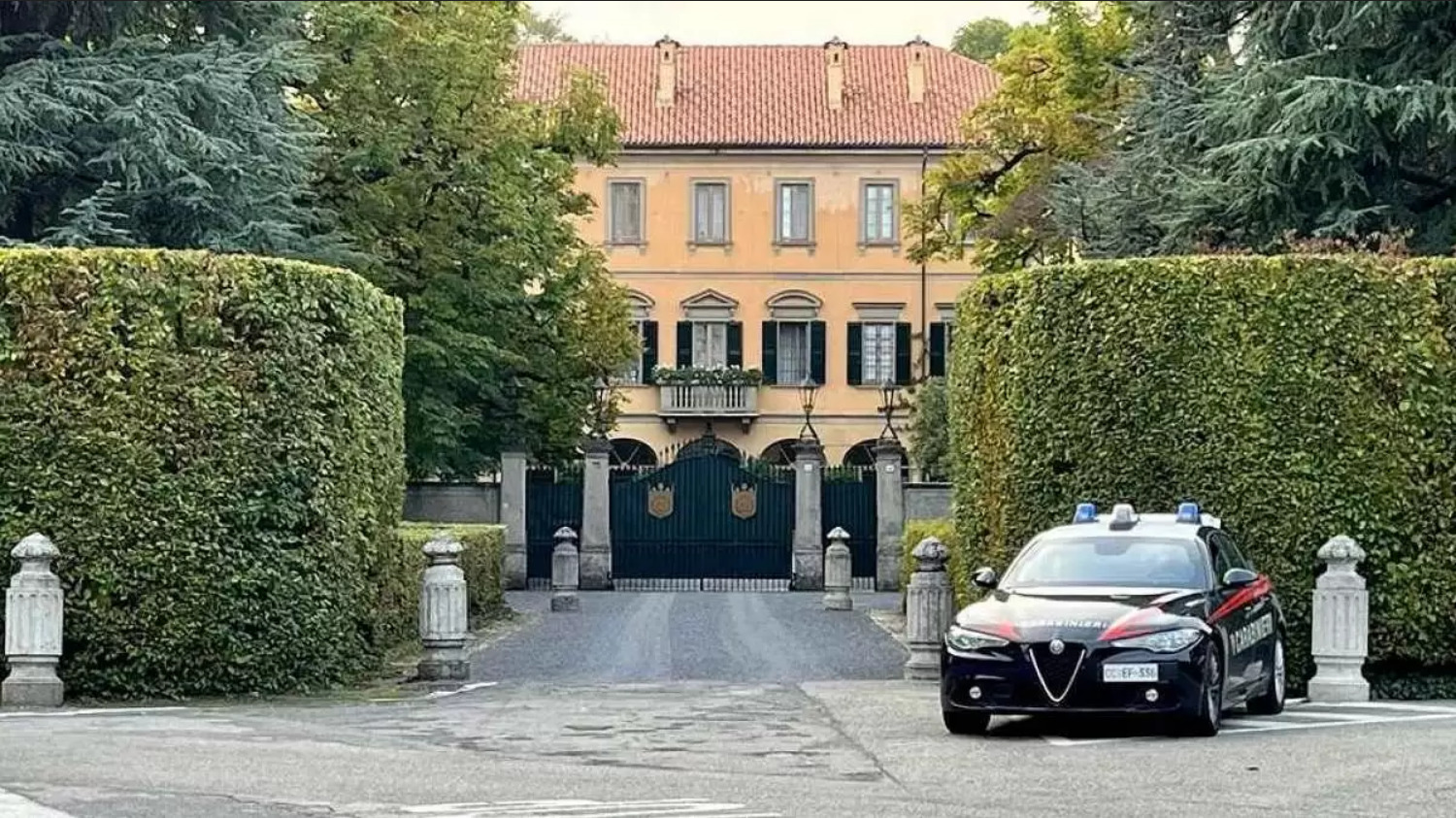 Итальянскую виллу Сильвио Берлускони хотят превратить в музей. Вот как она выглядит