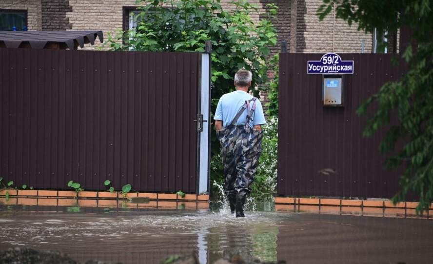 В Приморье вода покинула подтопленные дома и дворы