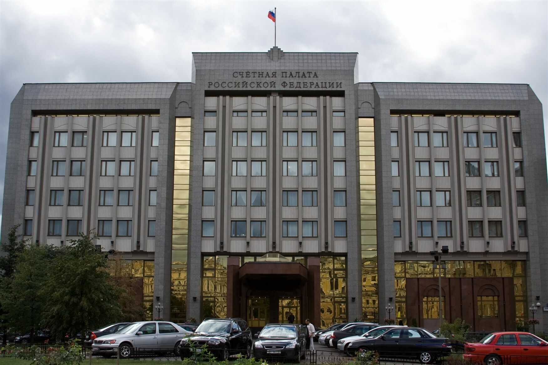 Счетная палата: бюджет Крыма тратят на сверхвысокие зарплаты начальников