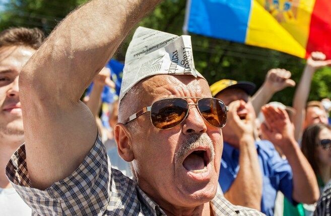 Протестующие в Кишиневе добиваются отставки правительства